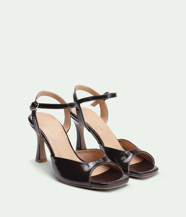 Takt Brown Rugan