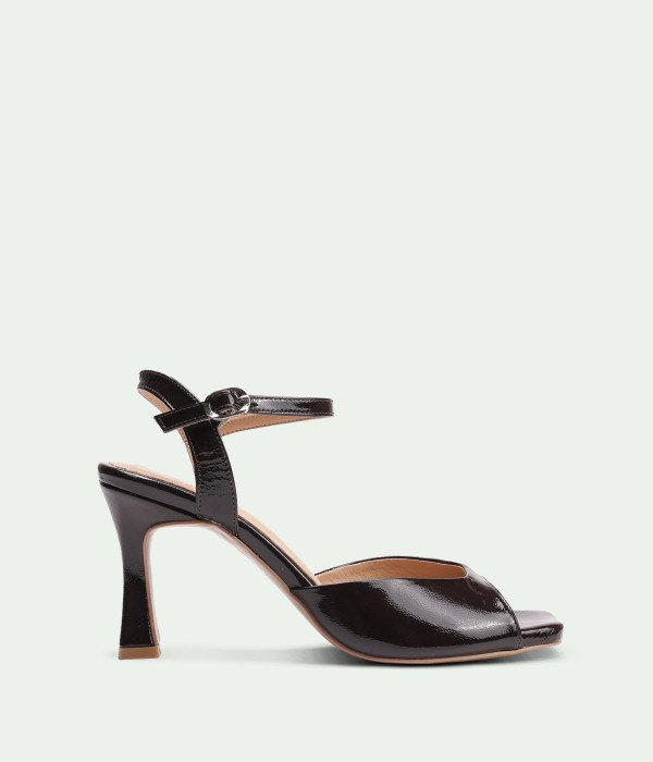 Takt Brown Rugan
