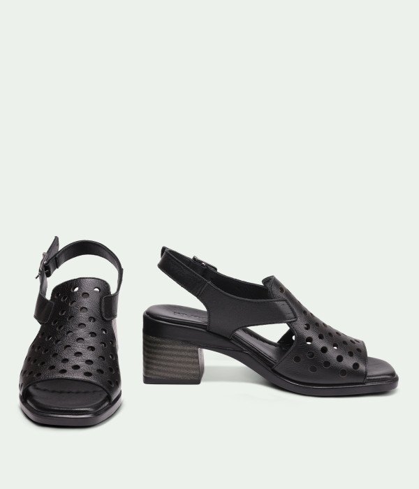 Ravelle Black
