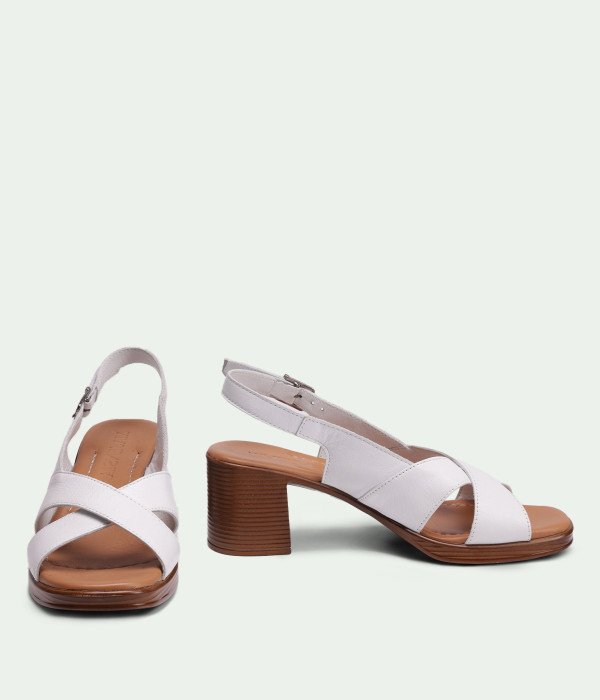 Stravia White
