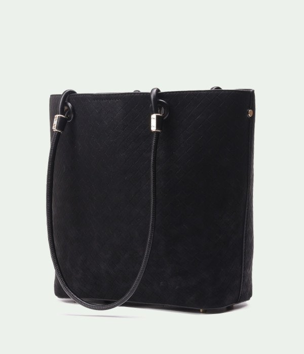 Finesse Black