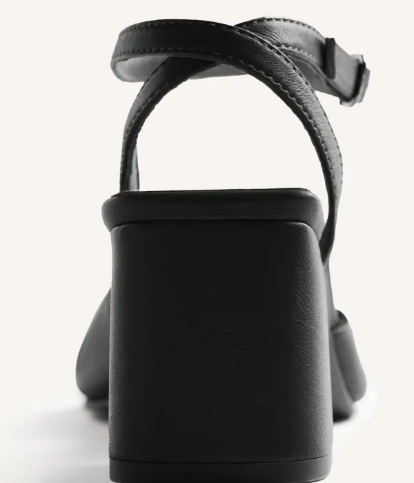 Vivienne Black Vivienne Black