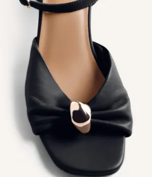 Vivienne Black Vivienne Black